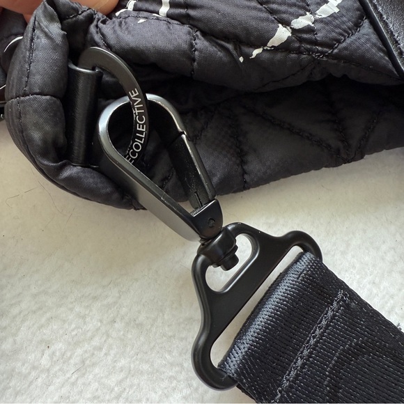 Vee Collective ‘Vee Tote Small’ Black w/ limited edition white paint splatter - Picture 11 of 16